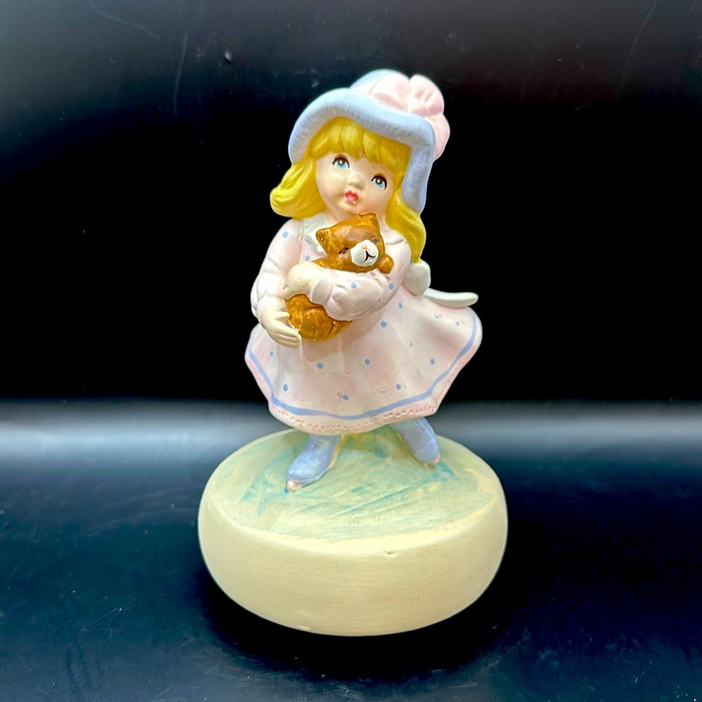 Vintage Victorian Girl w/Kitten Ceramic Misty Music Box Working Condition 6.7”